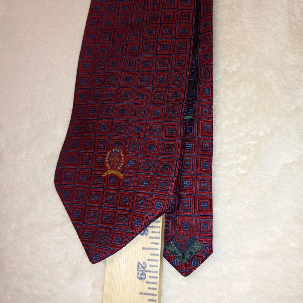 Tommy Hilfiger 100% Silk Tie Red Blue Geometric Men Necktie 58 x 3.3/8